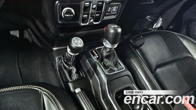 Jeep Wrangler 2023 — Şəkil 9/20
