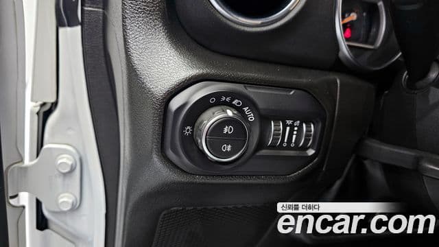 Jeep Wrangler 2023 — Şəkil 17/20