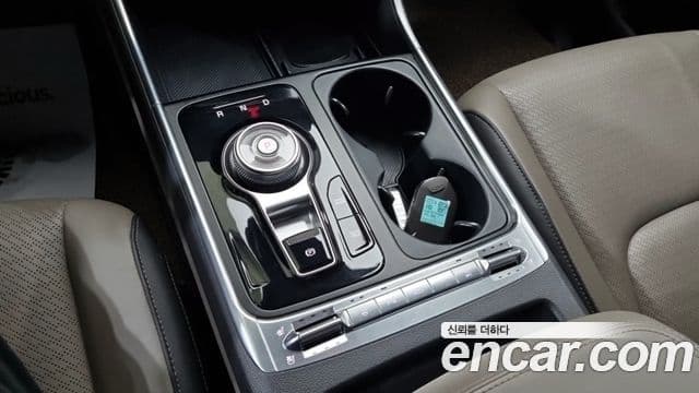Kia Carnival 2024 — ფოტო 7/17