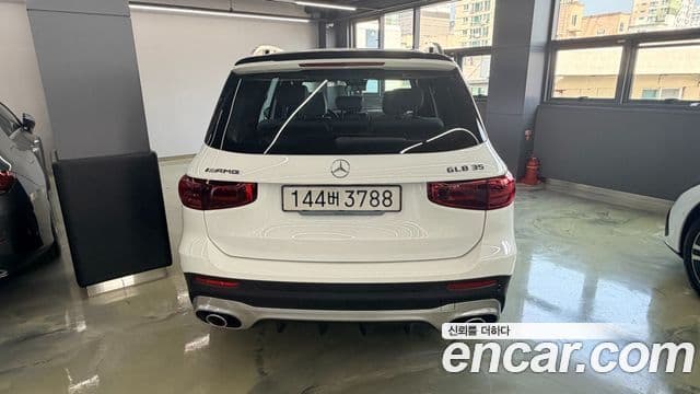 Mercedes-Benz GLB-Class 2025 — ფოტო 2/12