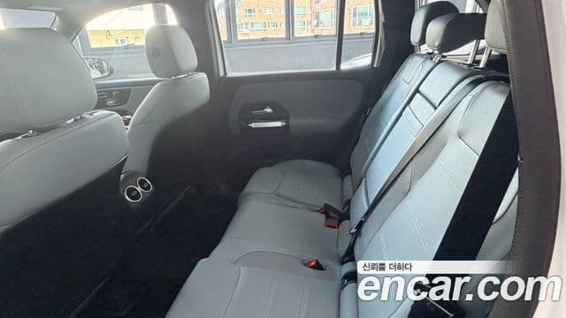 Mercedes-Benz GLB-Class 2025 — ფოტო 7/12