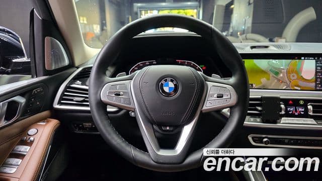 BMW X7 2021 — ფოტო 13/20