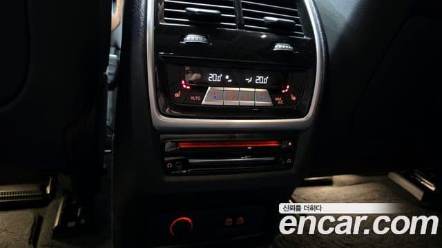 BMW X7 2021 — ფოტო 18/20