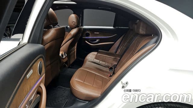 Mercedes-Benz E-Class 2021 — Şəkil 12/20