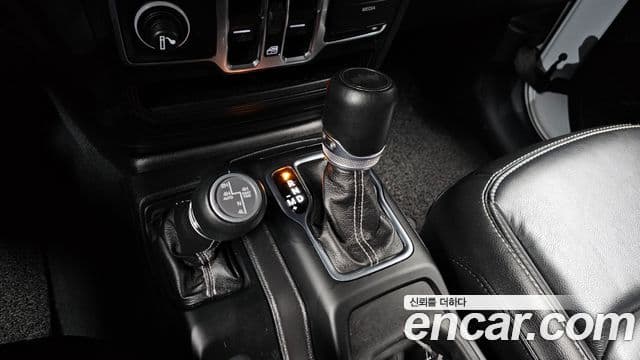 Jeep Wrangler 2022 — Şəkil 10/20