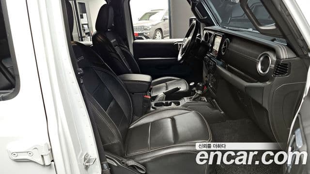Jeep Wrangler 2022 — Şəkil 9/20