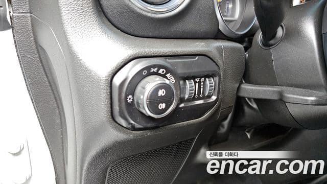 Jeep Wrangler 2022 — Şəkil 12/20