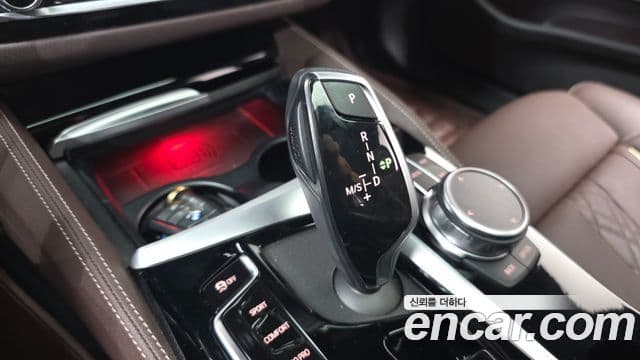 BMW 5 Series 2023 — фото 9 из 20