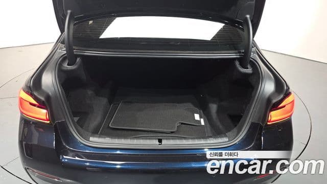 BMW 5 Series 2023 — фото 20 из 20