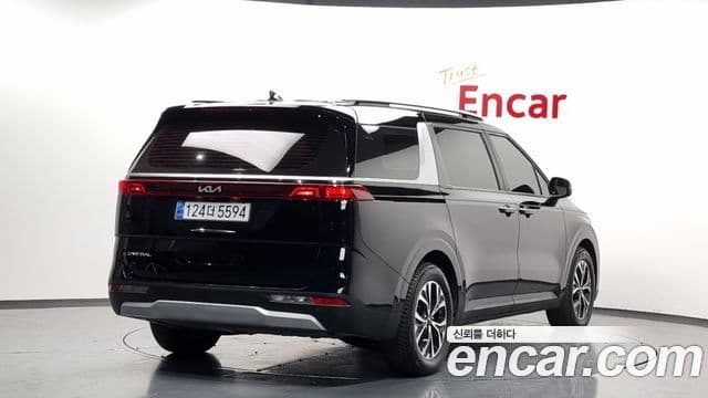 Kia Carnival 2023 — ფოტო 2/20