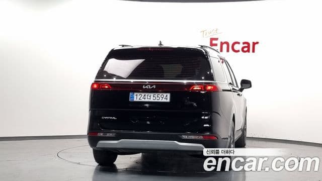 Kia Carnival 2023 — ფოტო 4/20