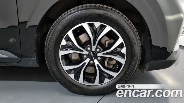 Kia Carnival 2023 — фото 5 из 20