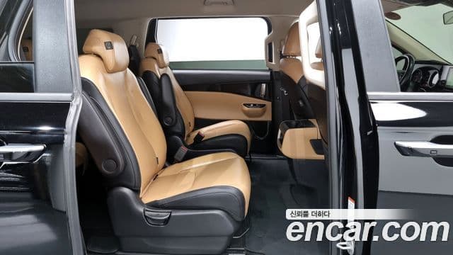 Kia Carnival 2023 — ფოტო 12/20