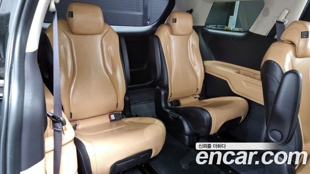 Kia Carnival 2023 — ფოტო 13/20