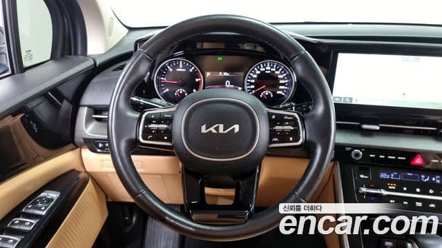 Kia Carnival 2023 — ფოტო 14/20