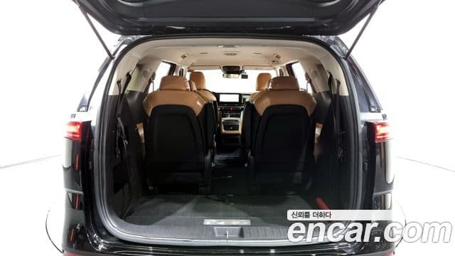 Kia Carnival 2023 — фото 20 из 20