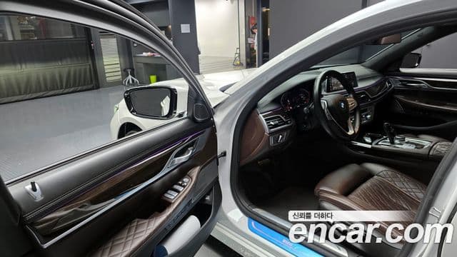 BMW 7 Series 2020 — фото 11 из 20