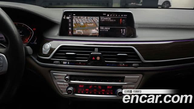 BMW 7 Series 2020 — ფოტო 14/20