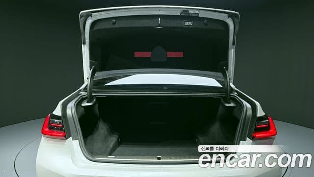 BMW 7 Series 2020 — ფოტო 19/20