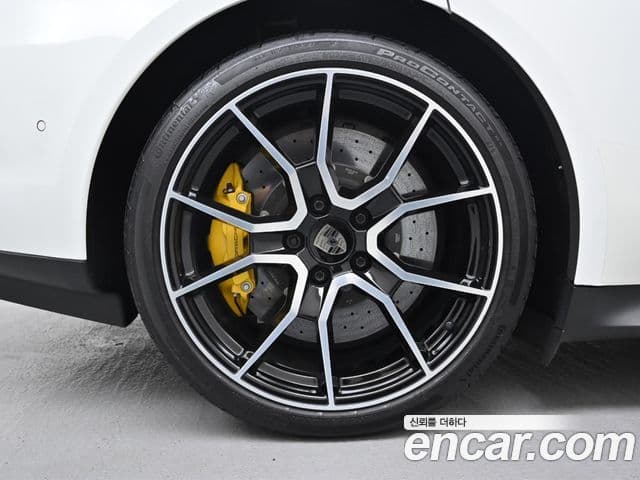 Porsche Taycan 2025 — Photo 6/20