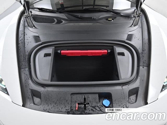 Porsche Taycan 2025 — Photo 18/20