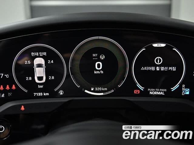 Porsche Taycan 2025 — Photo 8/20