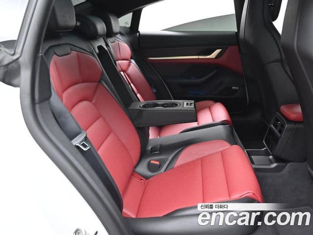 Porsche Taycan 2025 — Photo 14/20