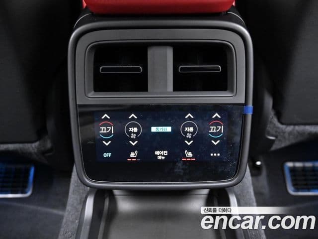 Porsche Taycan 2025 — Photo 17/20
