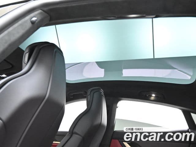 Porsche Taycan 2025 — Photo 16/20