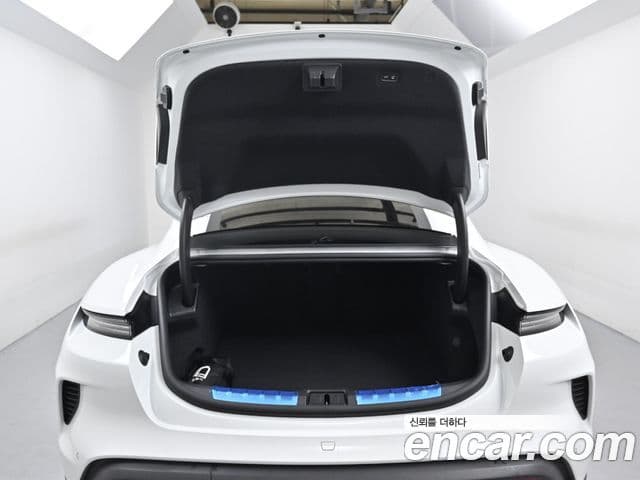 Porsche Taycan 2025 — Photo 9/20