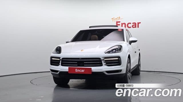 Porsche Cayenne 2020 — ფოტო 2/20