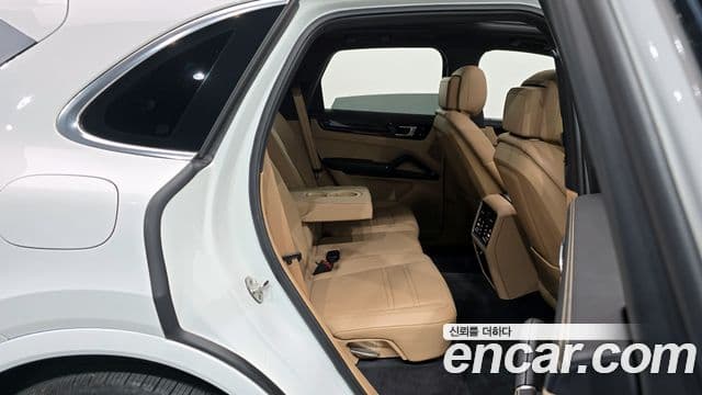 Porsche Cayenne 2020 — ფოტო 12/20