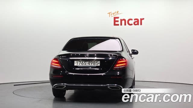 Mercedes-Benz E-Class 2019 — ფოტო 7/20
