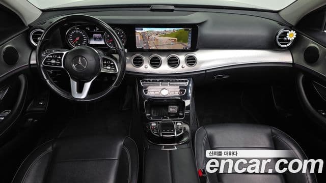 Mercedes-Benz E-Class 2019 — ფოტო 17/20