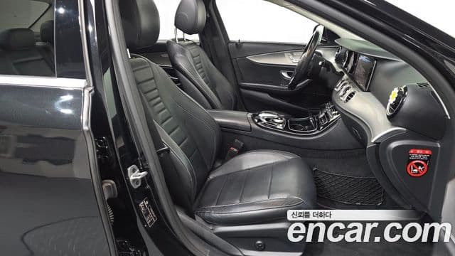 Mercedes-Benz E-Class 2019 — ფოტო 8/20