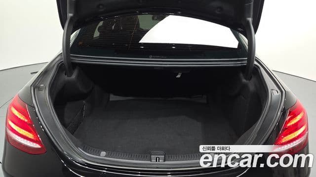 Mercedes-Benz E-Class 2019 — ფოტო 18/20