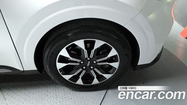 Kia Carnival 2022 — ფოტო 5/20