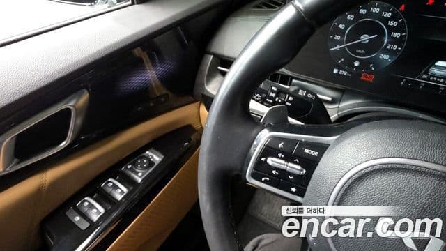 Kia Carnival 2022 — ფოტო 17/20