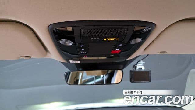 Kia Carnival 2022 — ფოტო 18/20