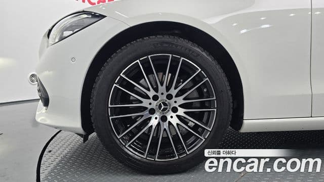 Mercedes-Benz C-Class 2022 — Photo 9/20