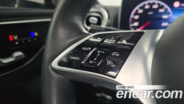 Mercedes-Benz C-Class 2022 — Photo 15/20