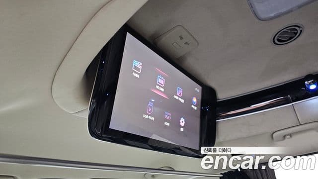 Kia Carnival 2024 — ფოტო 19/20