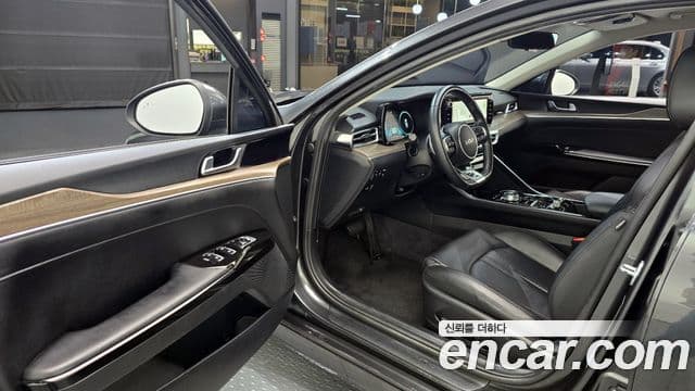 Kia K5 2022 — Şəkil 10/20