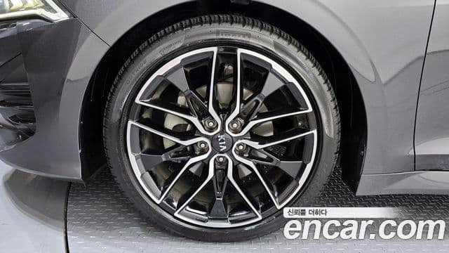 Kia K5 2021 — ფოტო 5/20