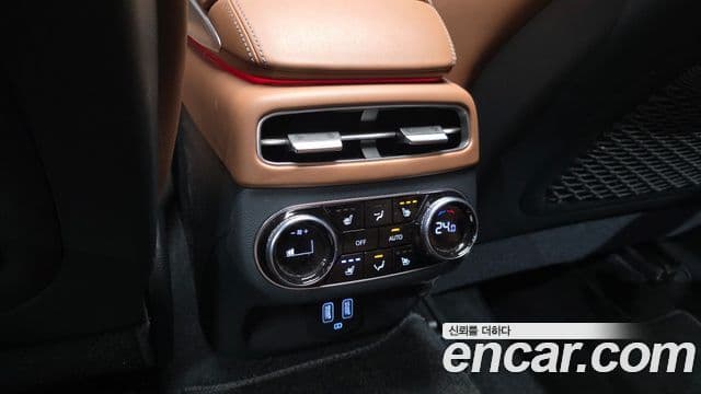 Genesis GV70 2021 — ფოტო 18/20