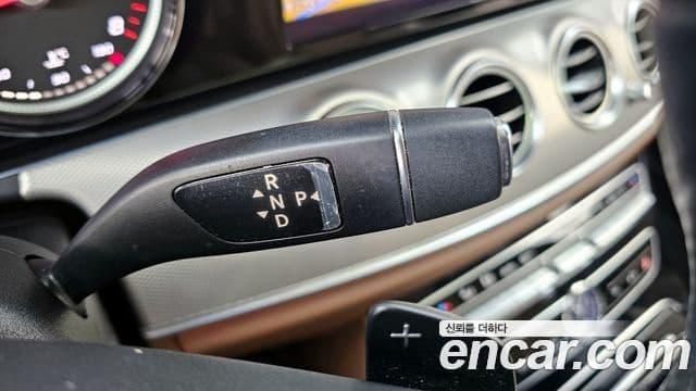 Mercedes-Benz E-Class 2018 — Şəkil 9/20