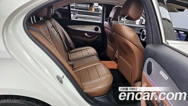 Mercedes-Benz E-Class 2018 — Şəkil 12/20
