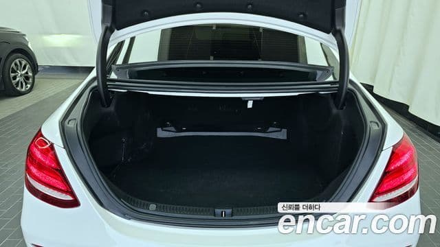 Mercedes-Benz E-Class 2018 — Şəkil 20/20