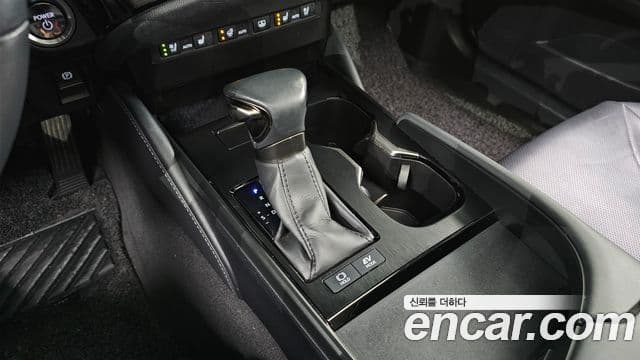 Lexus ES300h 2023 — ფოტო 9/20