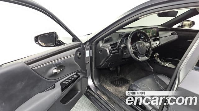 Lexus ES300h 2023 — ფოტო 10/20